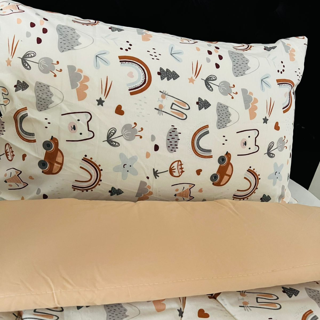 Couvre-lit Enfant “Rêve Arc-en-ciel” – Douceur et Fantaisie