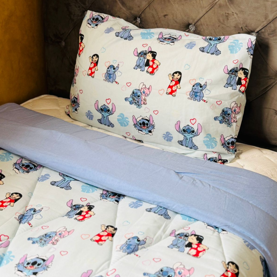 Couvre-lit Enfant “Stitch” – Douceur et Bonne Humeur