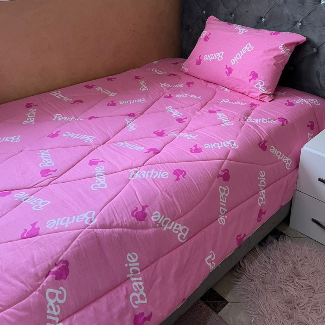 Couvre-lit Enfant “Barbie” – Rêves de Princesse ✨🩷