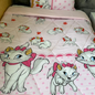 Couvre-lit Enfant “Petit Chat Mignon” – Rose Douceur