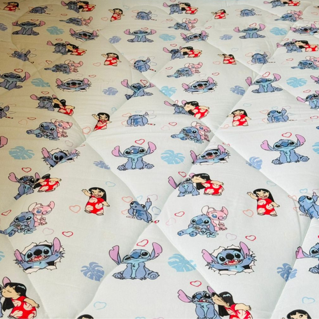 Couvre-lit Enfant “Stitch” – Douceur et Bonne Humeur